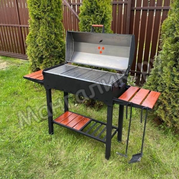 Grill-barbecue DOBRYNYA with a lid-barbecue and a grate